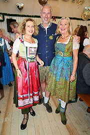 Michaela May, Bernd Doepke (Niederlassungsleiter BMW Muenchen), Jutta Speidel, beim 16. BMW Armbrustschießen am 23.09.2019, Foto: People Picture / Jens Hartmann fuer BMW